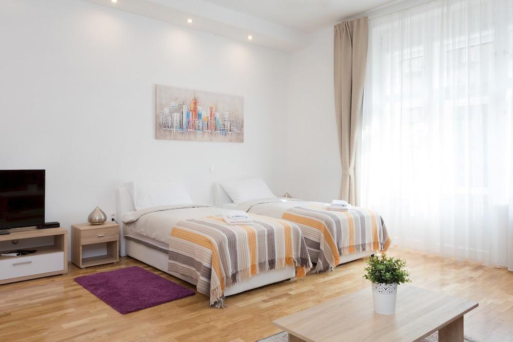 Charming and Bright Studio in Zagreb Center! Room