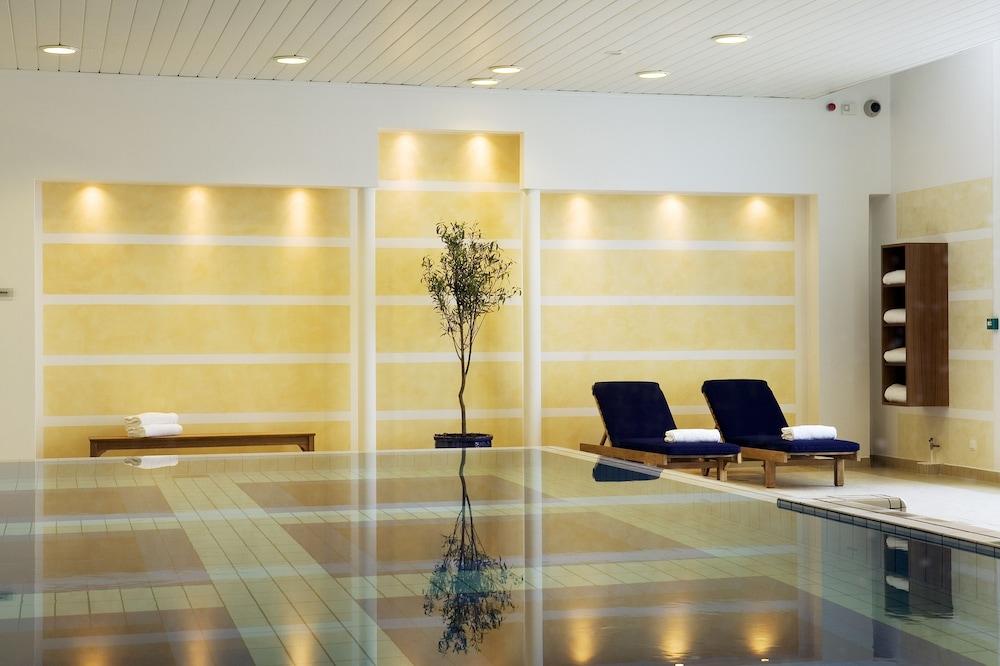 نوفوتل باريس رويسي سي دي جي كونفشن زحليقة مائية