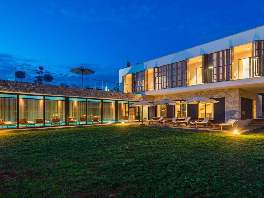 Stately Villa in Baderna With Private Full Size Pool Exterior