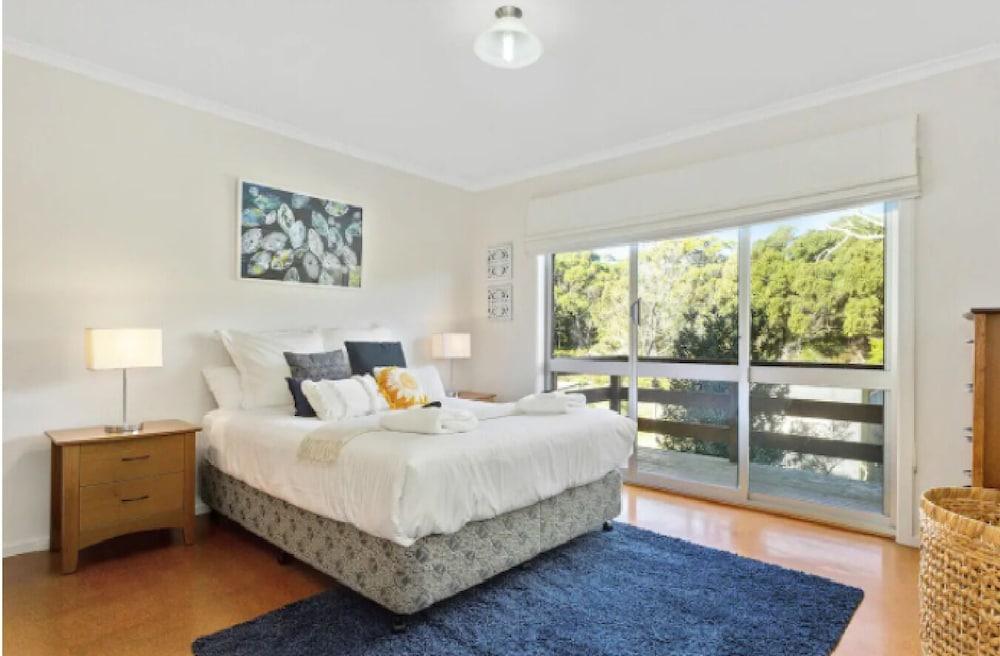 Seaside Serenity 1 Room