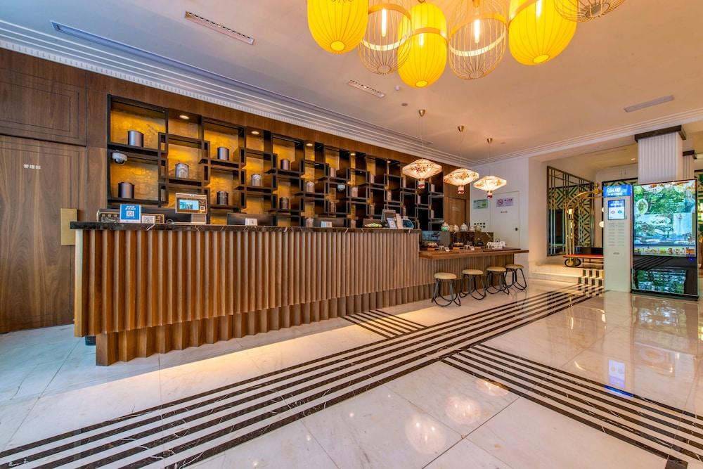 جينجيانغ متروبولو شانجهاي شينتياندي هوتل الردهة