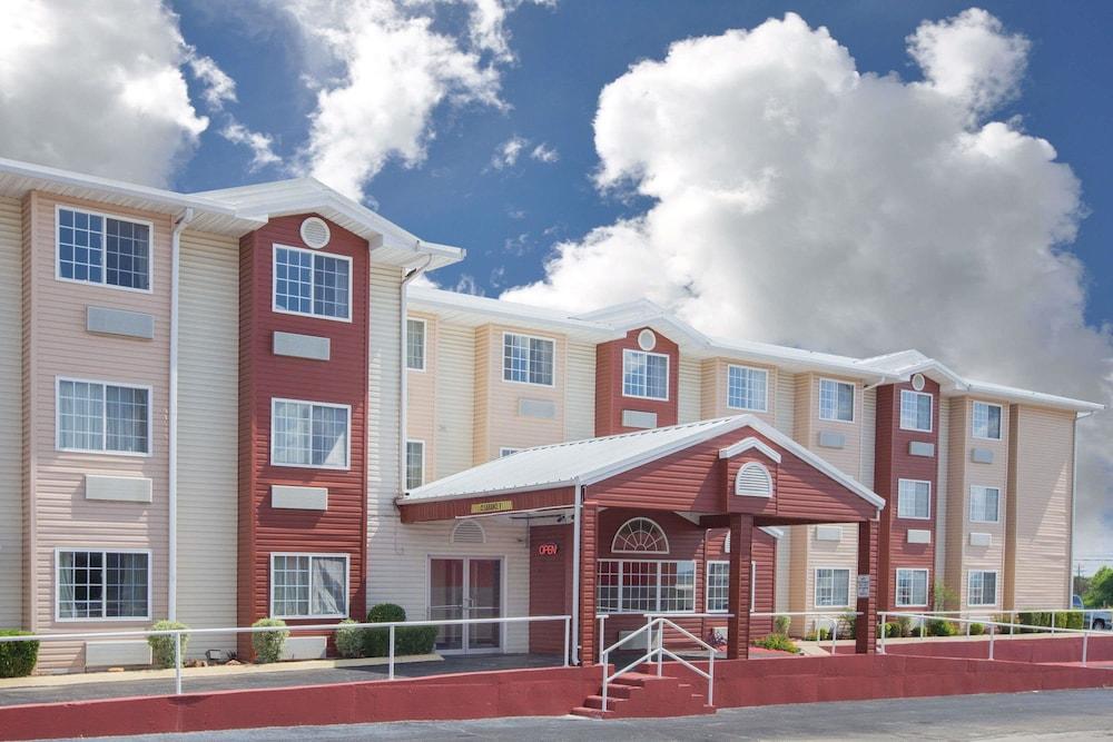 Days Inn by Wyndham Sallisaw Featured Image