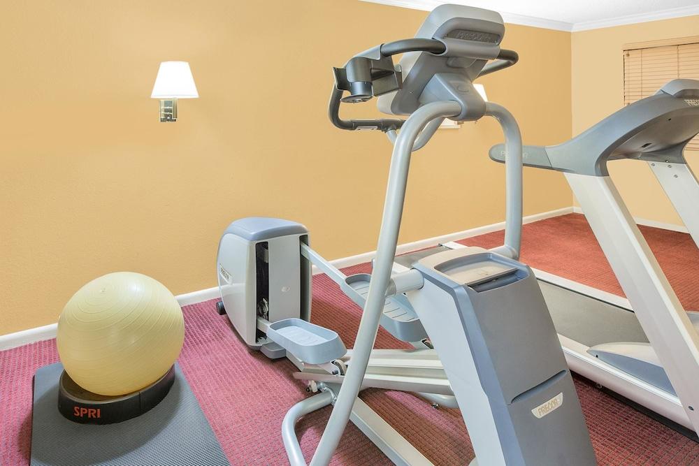 دايز إن باي ويندام إن ليتل روك إيست مرفق اللياقة البدنية