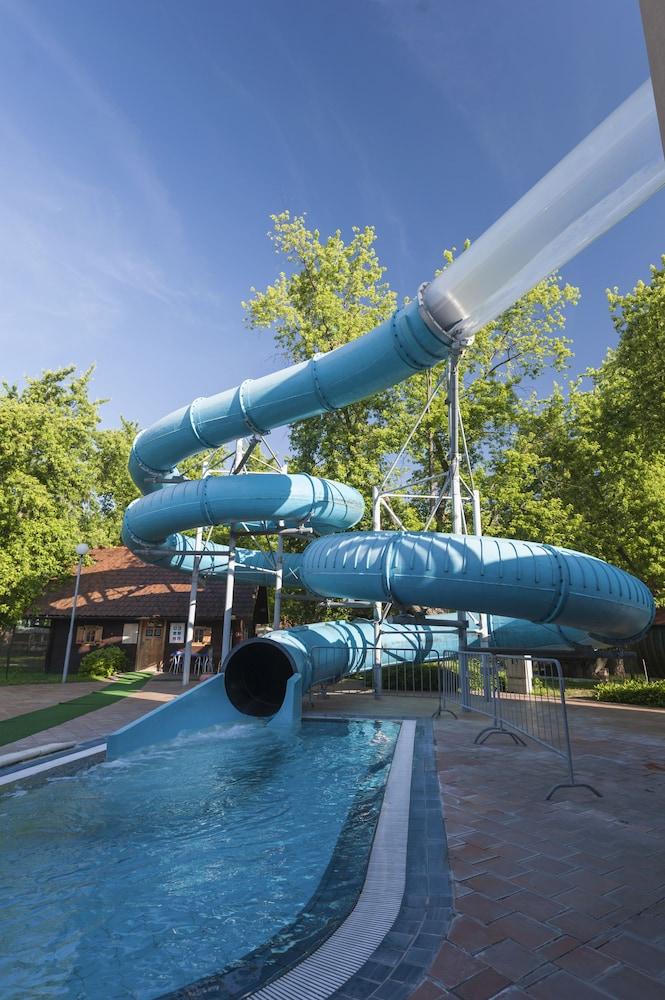 جراند هوتل بريموس-سافا هوتلز آند ريزورتس حمام سباحة