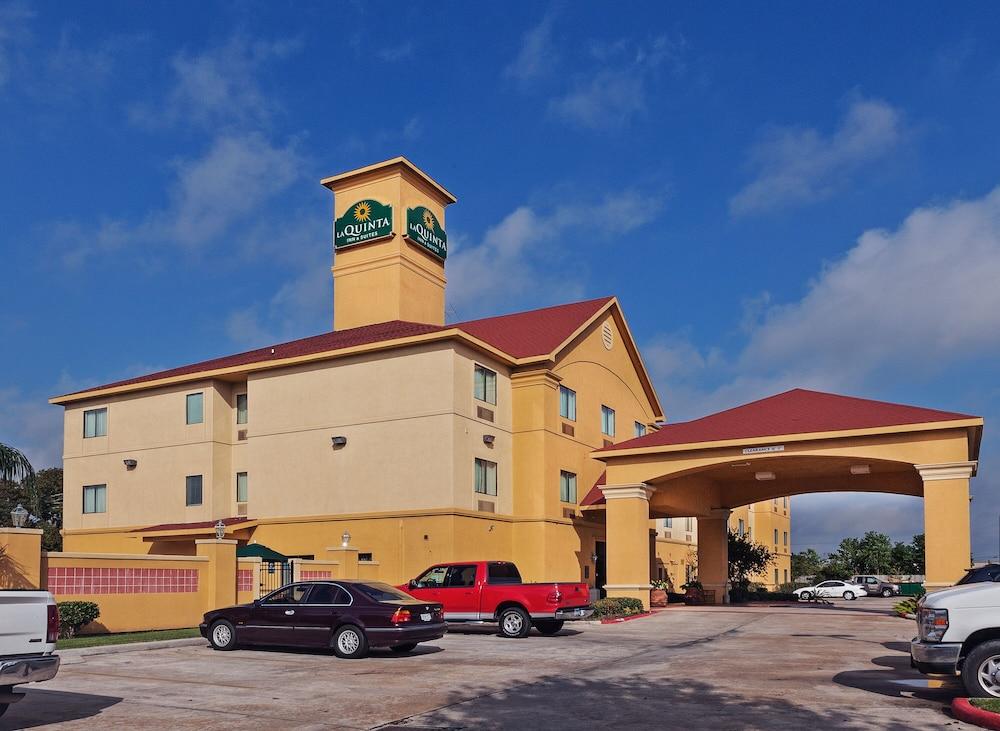 لا كينتا إن آند سويتس باي ويندام باسادينا المنطقة الخارجية