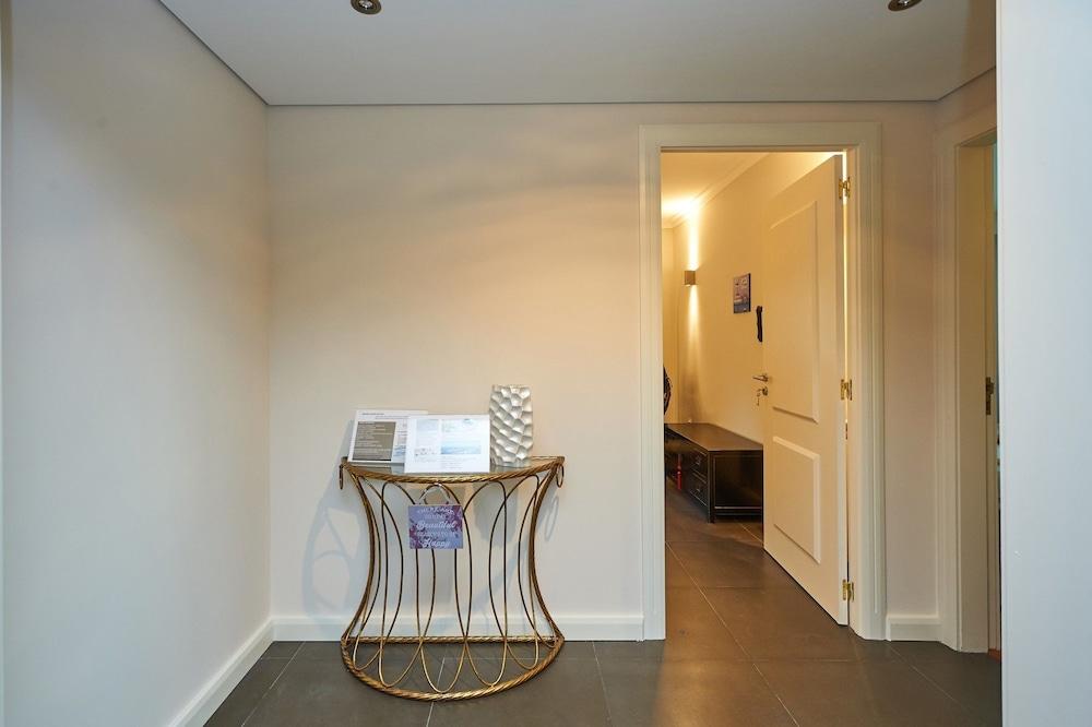 بي جيست سينترا إن لوكسوس داخلي