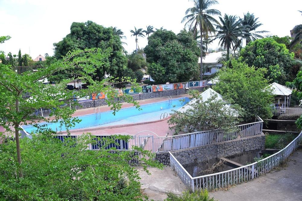 كينفيلي إنترناشونال بالم بيتش هوتل حمام سباحة مكشوف