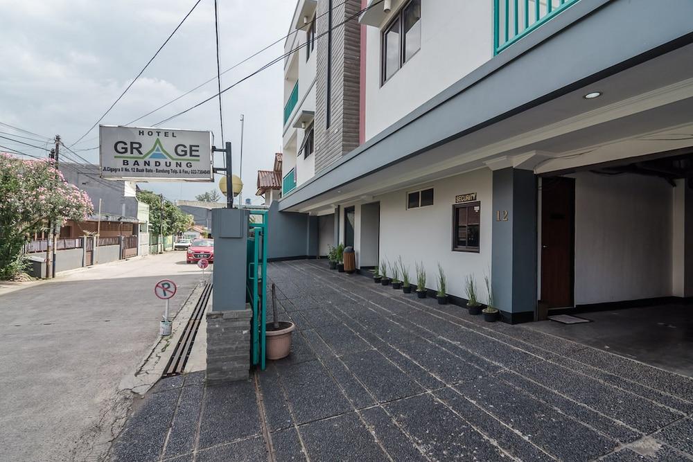 RedDoorz @ Buah Batu Exterior