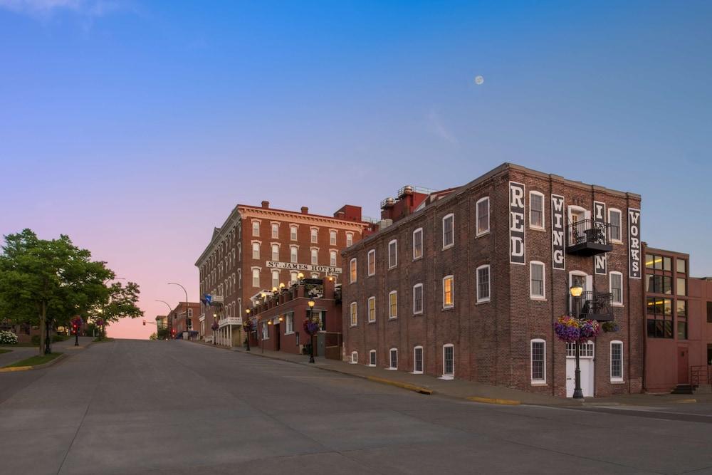 سانت جايمس هوتل، إيه هيستوريك هوتل أوف أمريكا المنطقة الخارجية