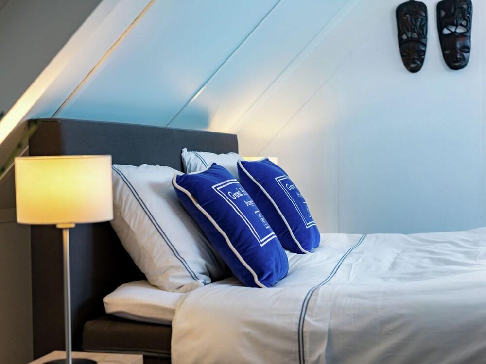 كوتيدج إن أوفيزاندي ويذ تيريس غرفة