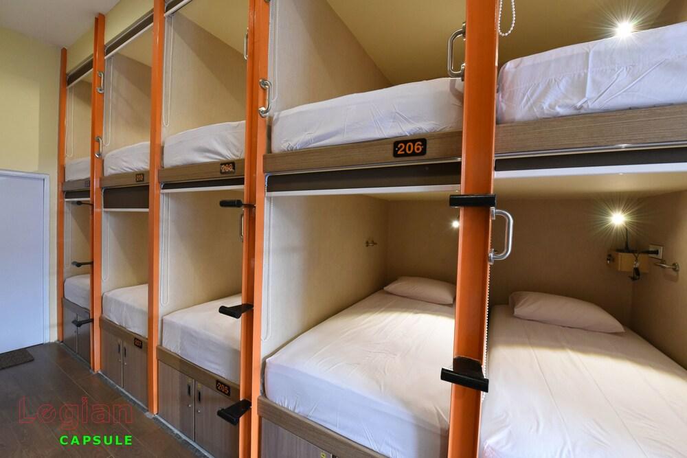 Legian Capsule Room