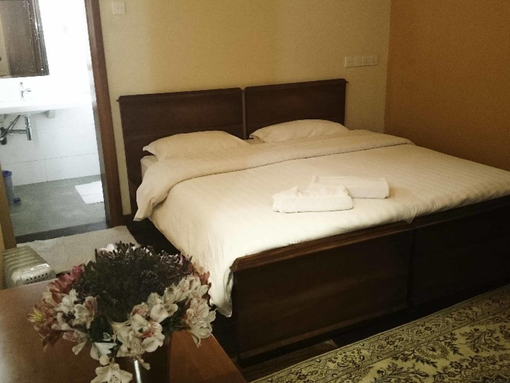 يوهو باورا وود إن الصورة الأساسية