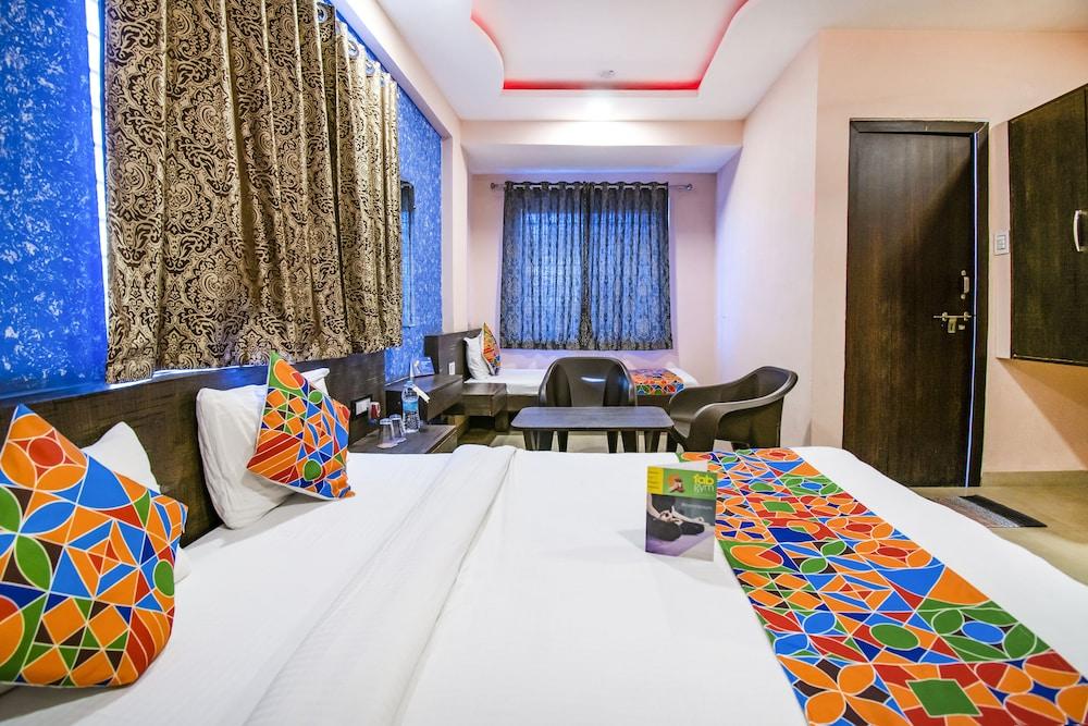 FabExpress Vijay Nagar Extention Room