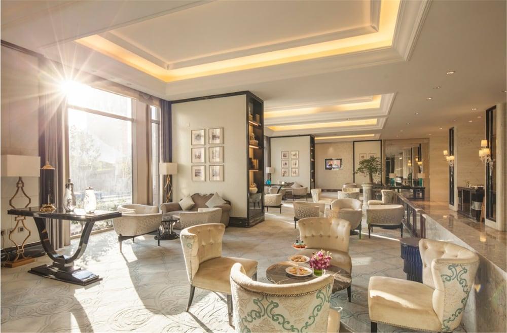 Ramada Plaza Qiandeng Kunshan Lobby Sitting Area