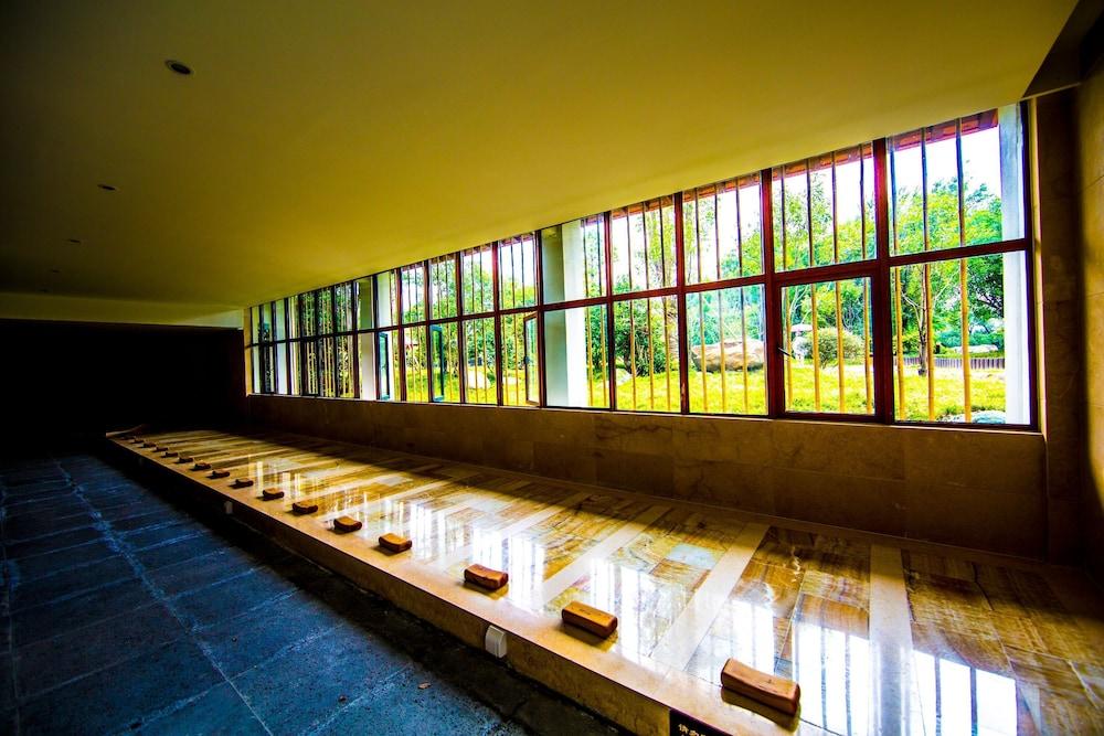 سليندر ويست ليك هوت سبرينج ريزورت داخلي