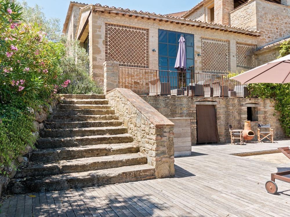 Lovely Apartment in Anghiari With Swimming Pool