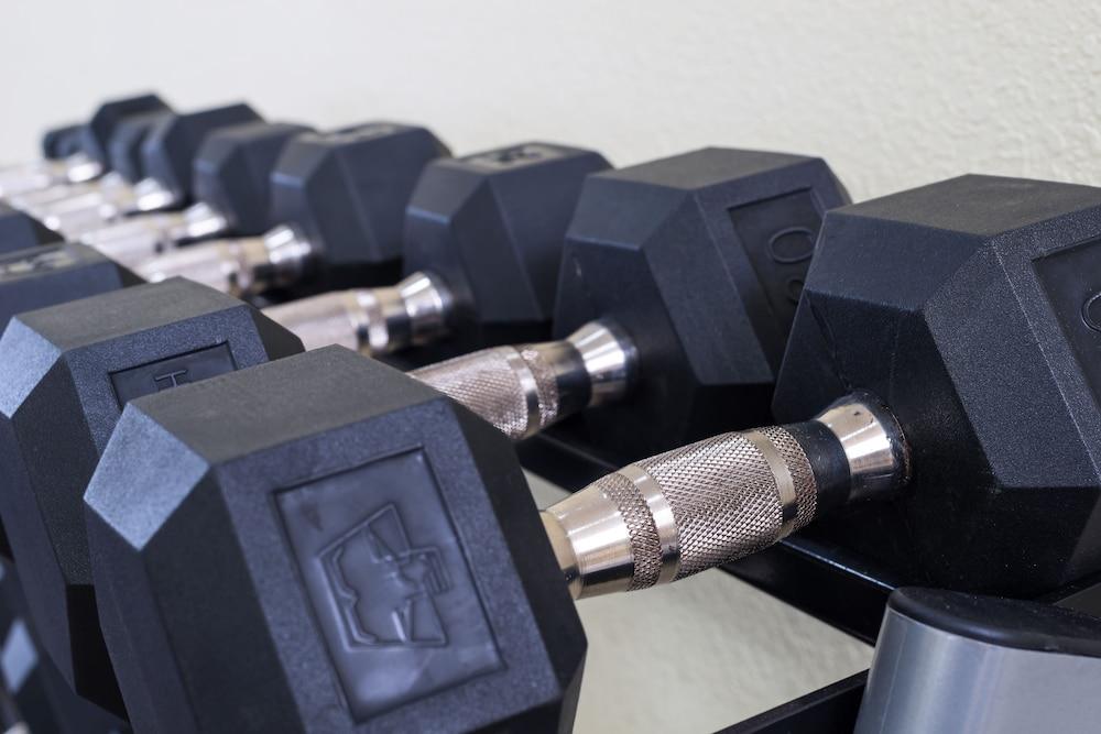 كانتري إن آند سويتس باي راديسون، روكي ماونت، كارولاينا الشمالية صالة الألعاب الرياضية