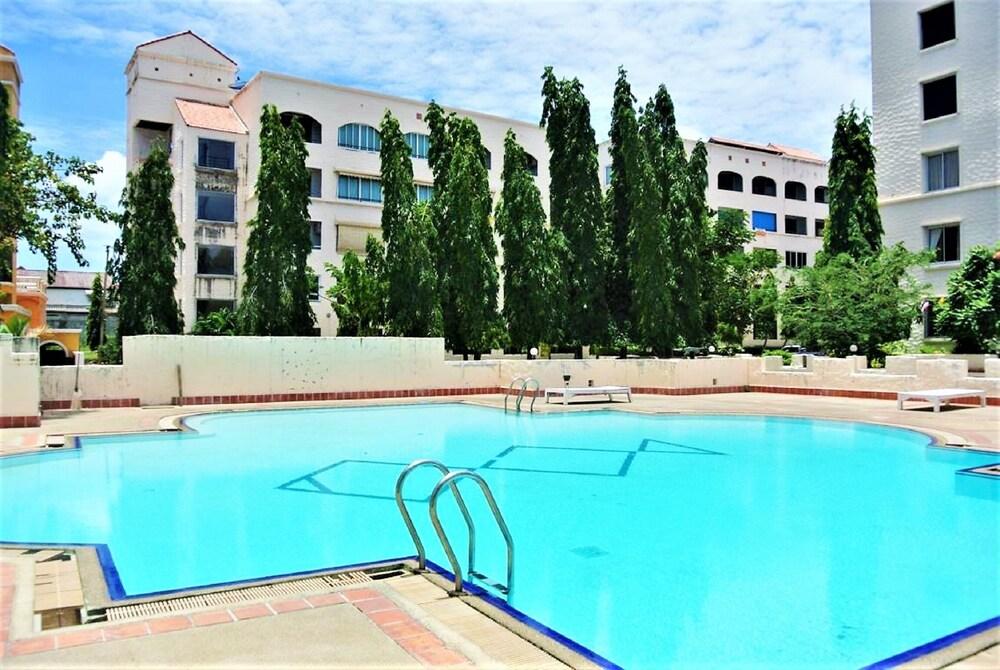 سبانيش بليس سنترال باتايا جريت لوكيشن فور نايتلايف زحليقة مائية