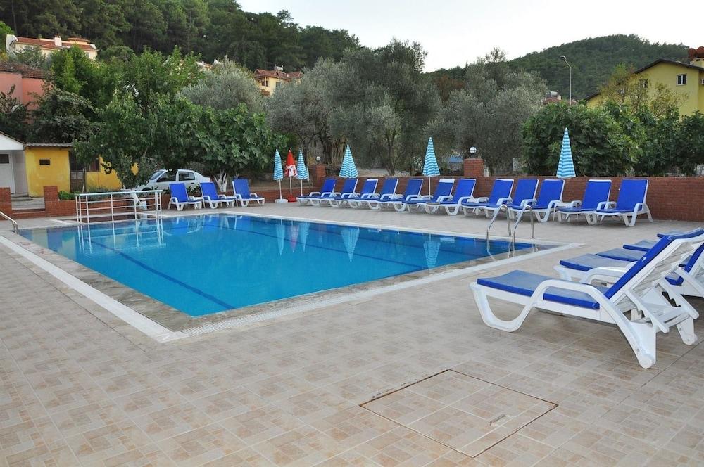 إتش واي تي أبارت 3 بد رومز 2 باي دريم أوف هوليداي زحليقة مائية