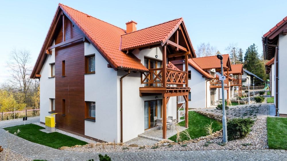 دومكي بيكربازو سارنيا سون آند سنٔ - س كومينكامي المنطقة الخارجية