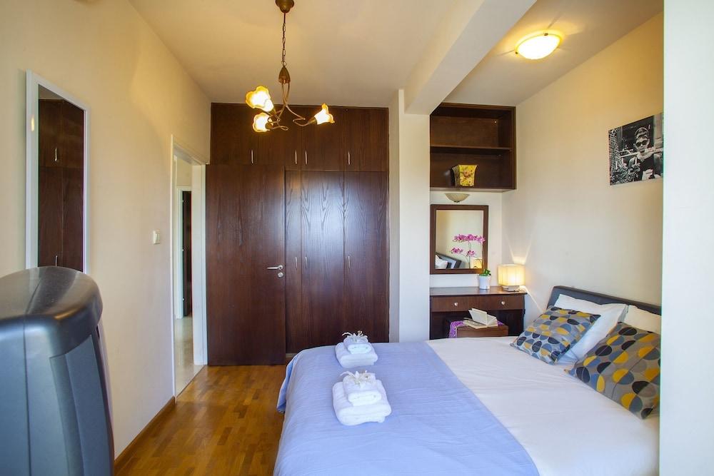 Mackenzie Beachfront Eftyhia Suite Room