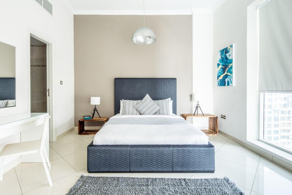 شقة دافئة وفسيحة مكوّنة من غرفتي نوم في دبي مارينا الشهير غرفة