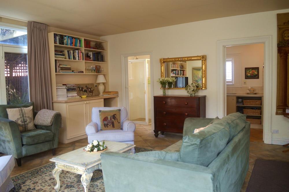 Athelney Cottage Featured Image