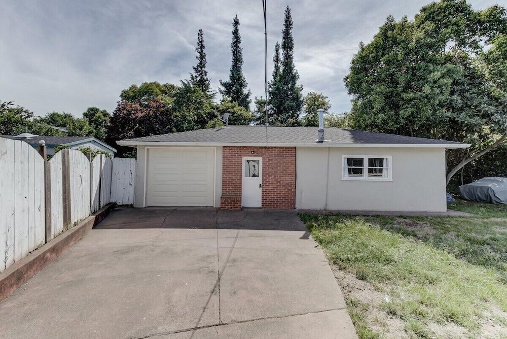 كوزي، برايفيت 1 .بد رووم إن هايارد المنطقة الخارجية