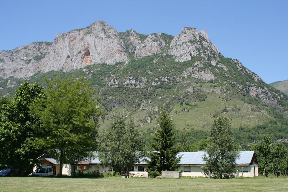 Complexe des Oustalous Property Grounds