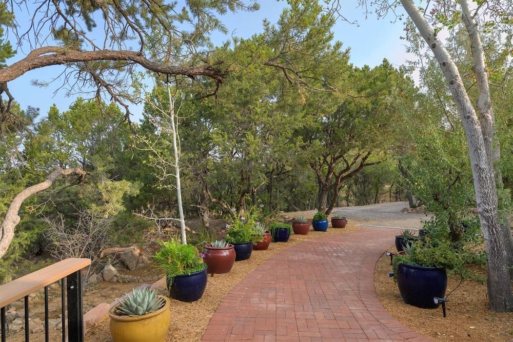 Casa Ladera - Enchanting Home, Nestled in Foothills With Spectacular Views Property Grounds