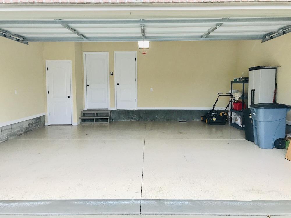 سبيشس 3 بد روم رانش هاوس ويذ باتيو يارد إن إيه كوايت صابرب تفاصيل الفندق من الخارج