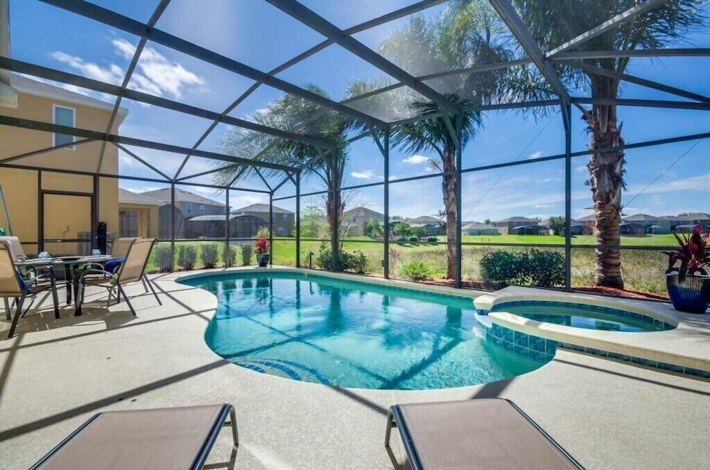 Adulusiia Loop Villa Mabella Room