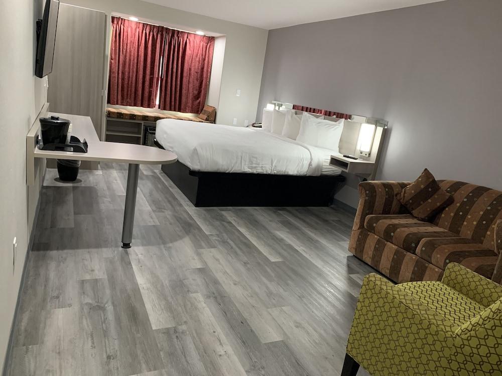 ميكروتل إن آند سويتس باي ويندام كلار... غرفة