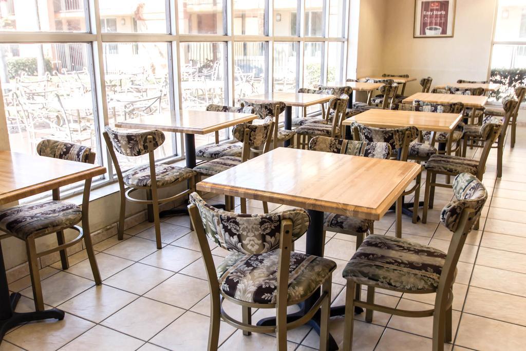 إيكونو لودج إن آند سويتس نير فلوريدا مول أخرى