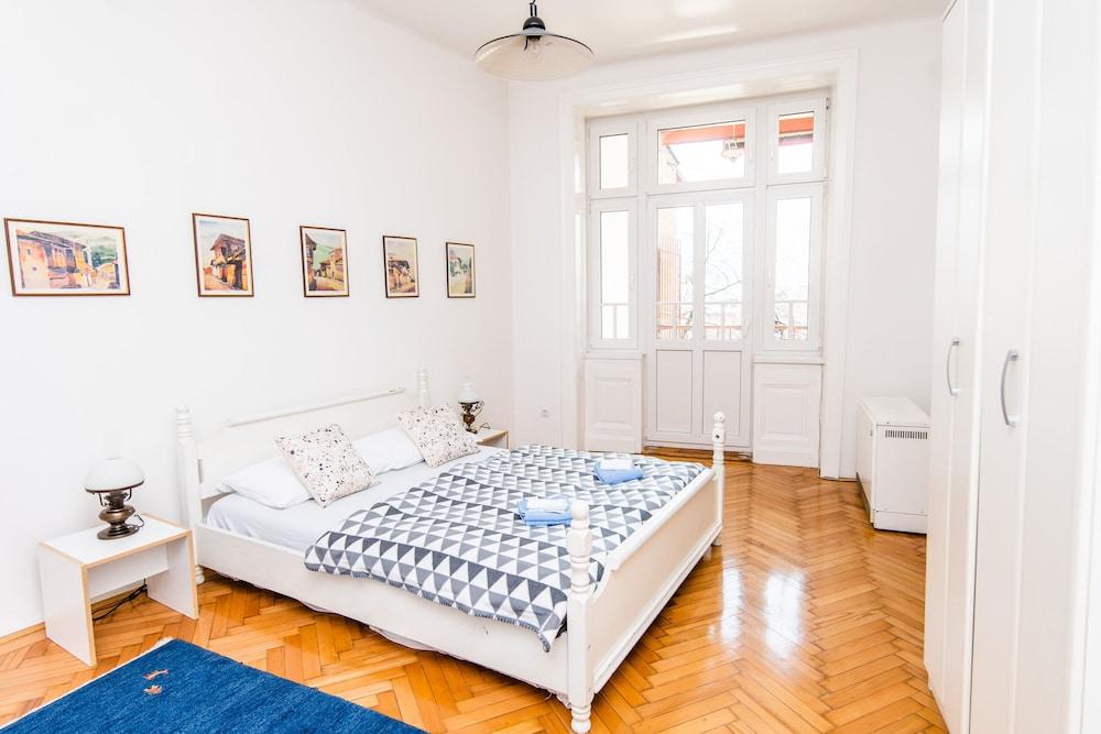 2 بد روم أبارتمنت ويذ ذا بالكوني فيو-بست لوكيشن غرفة