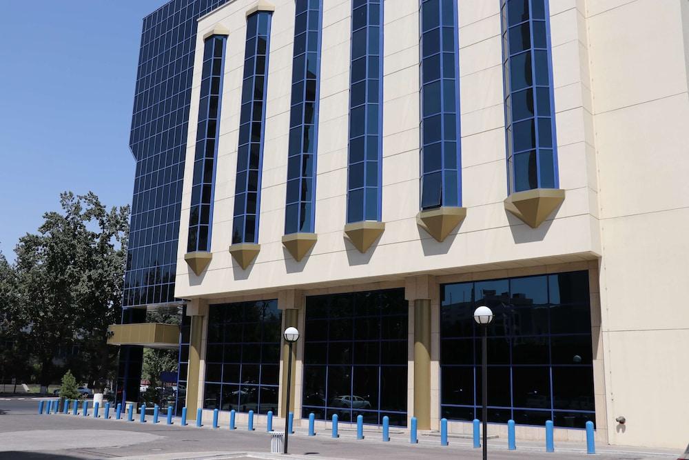 Radisson Blu Hotel, Tashkent Exterior