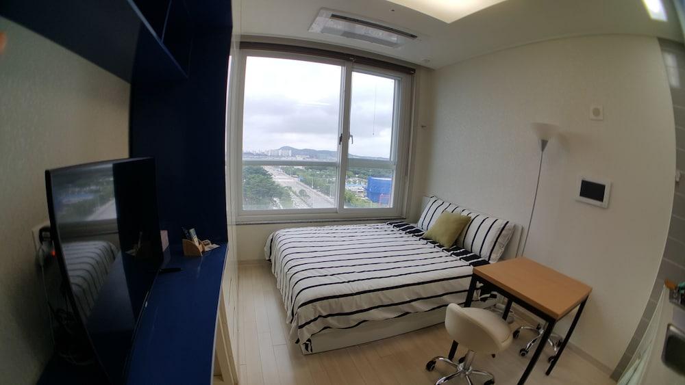 Hitomorrow Residence