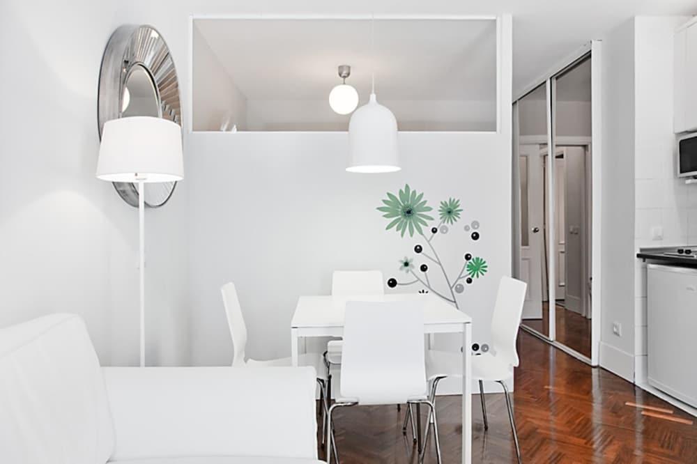 برايت أبارتمنتس إن فوينكارال باي ألو هاوسينج أخرى