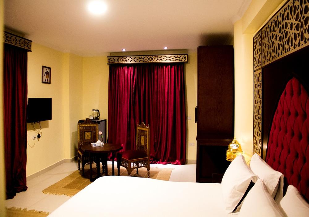Pyramids Tower Room