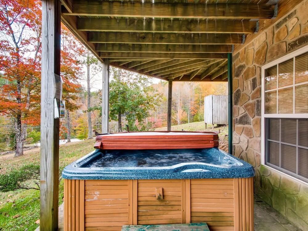 كابينة بيرادايس مكونة من 4 غرف نوم من ريد أونينج مغطس سبا مكشوف