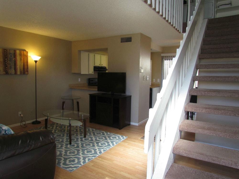 تاون هاوس إن لاس فيجاس نير ستريب الردهة