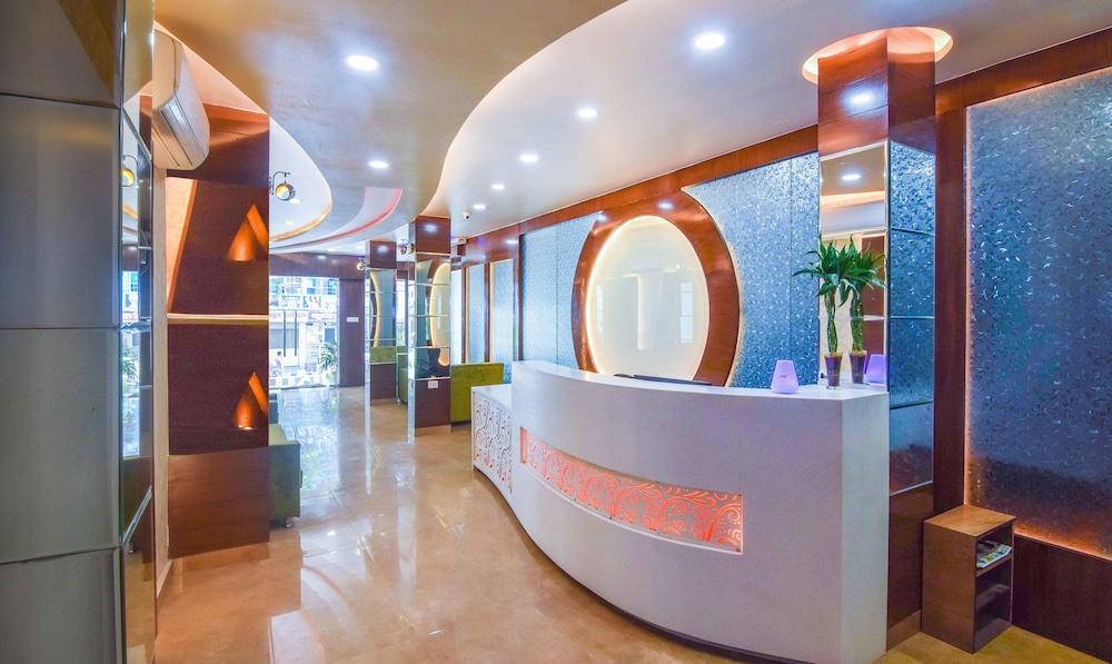 Treebo Saffron Varanasi  Reception