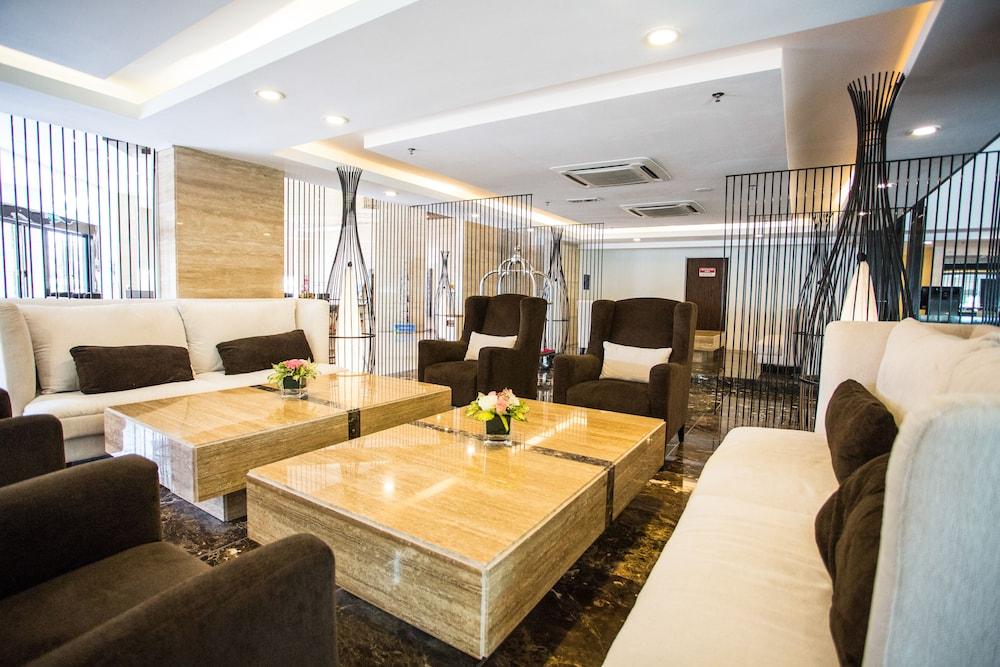 رويال سيجنيتشار هوتل الردهة