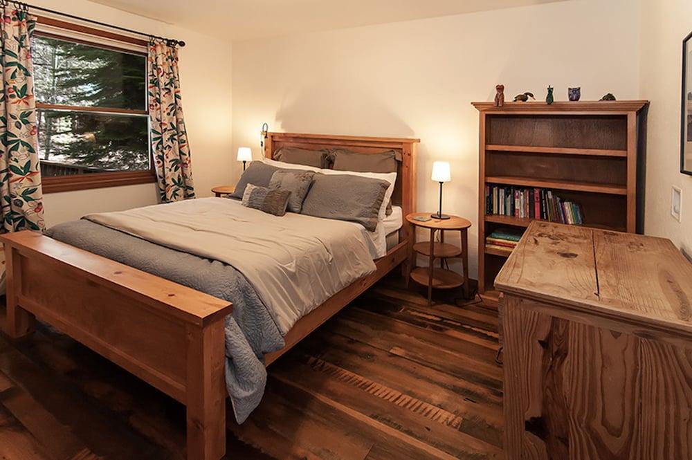 Oslo's Hideaway by Tahoe Mountain Properties Room