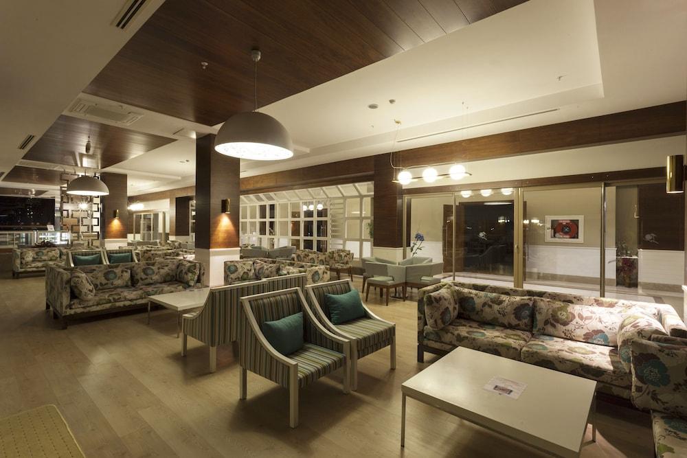 سيهير صن بالاس ريزورت آند سبا - شامل جميع الخدمات منطقة الجلوس في الردهة