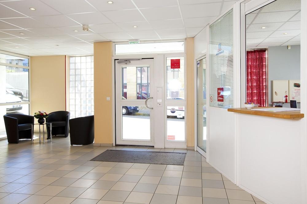 سيجور إيه أفير جول فيري الردهة