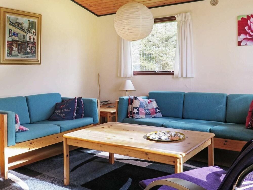 ستيليش هوليداي هوم نير سترور ويذ جاردن فورنيتور غرفة معيشة