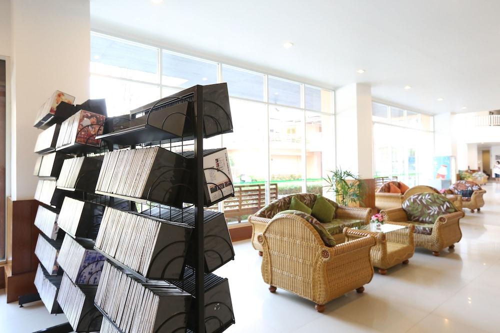 J - Town Serviced Apartments Lobby Sitting Area