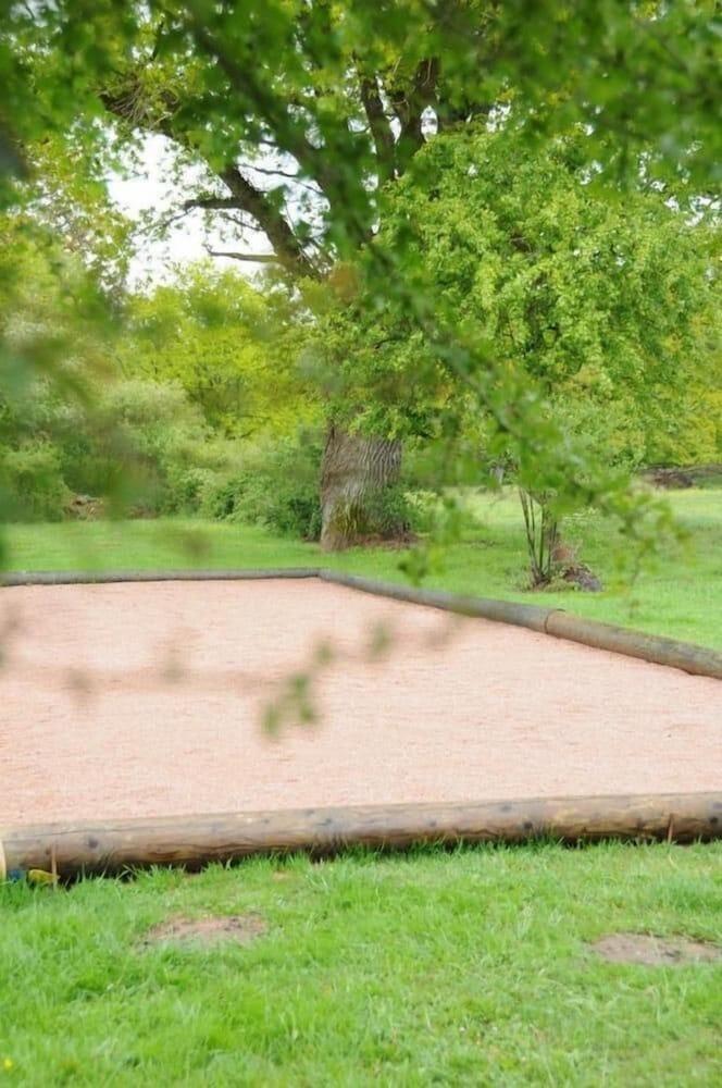 Le Champ Bagnolet Property Grounds