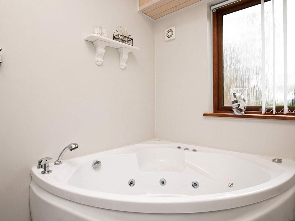 سي-فيو هوليداي هوم إن روزليف ويذ ويرلبول علاج سبا